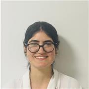 No tengo experiencia profesional como profesora, pero me gusta enseñar y ayudar a los niños con sus deberes y estudios